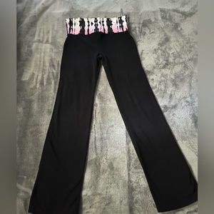 Low Rise Flare Yoga Pants w Paint Streak Design